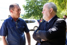 Vereador Cláudio da Drogaria Duarte e Secretário Municipal de Meio Ambiente, Mário Werneck discutem, em parque ecológico na Pampulha, esterilização das capivaras para o combate à febre maculosa