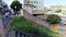 Vereador Carlos Henrique e Marcos Vinicius da Silva, da BHTrans, em visita técnica a cruzamento de vias no Bairro Nova Granada