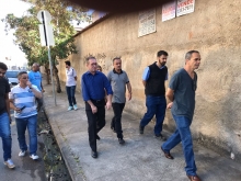 Vereador Cláudo Duarte e representantes da Copasa, em visita técnica à Rua Nascimento, Bairro Araguaia, Região do Barreiro