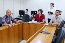 Vereadores compõem a mesa em reunião da Comissão de Legislação e Justiça