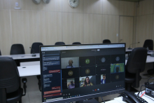 Imagem da tela do computador com cinco vereadores da Comissão de Direitos Humanos que participam da reunião remota      que participam 
