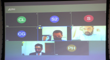 Telão exibe vereadores em videoconferência