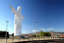 Cristo Redentor na região do Barreiro, durante o dia