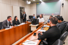 visão do plenário reunindo parlamentares e demais participantes da audiência pública