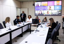 Vereadoras e convidadas no Plenário Helvécio Arantes