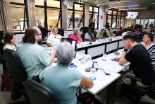 parlamentares e participantes presentes em audiência pública na câmara municipal de bh