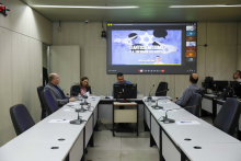 parlamentares e participantes presentes em audiência pública na câmara municipal de bh