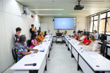 parlamentares e presentes em audiência pública na câmara de bh